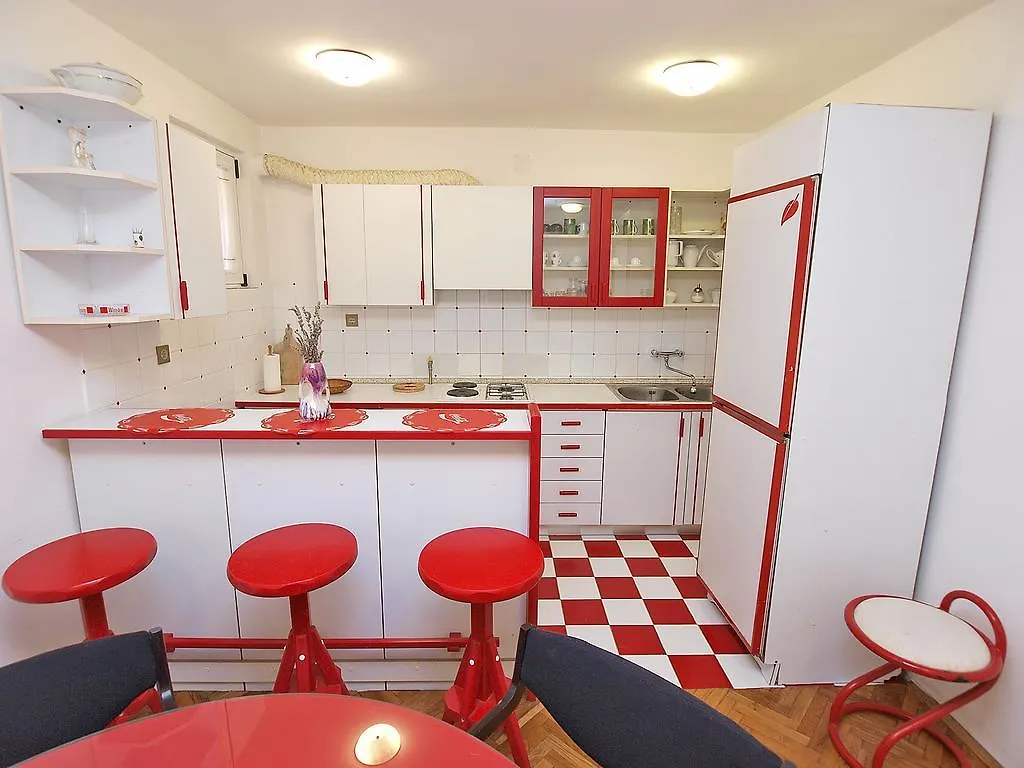 Apartment Damir 864 Pula 0*,