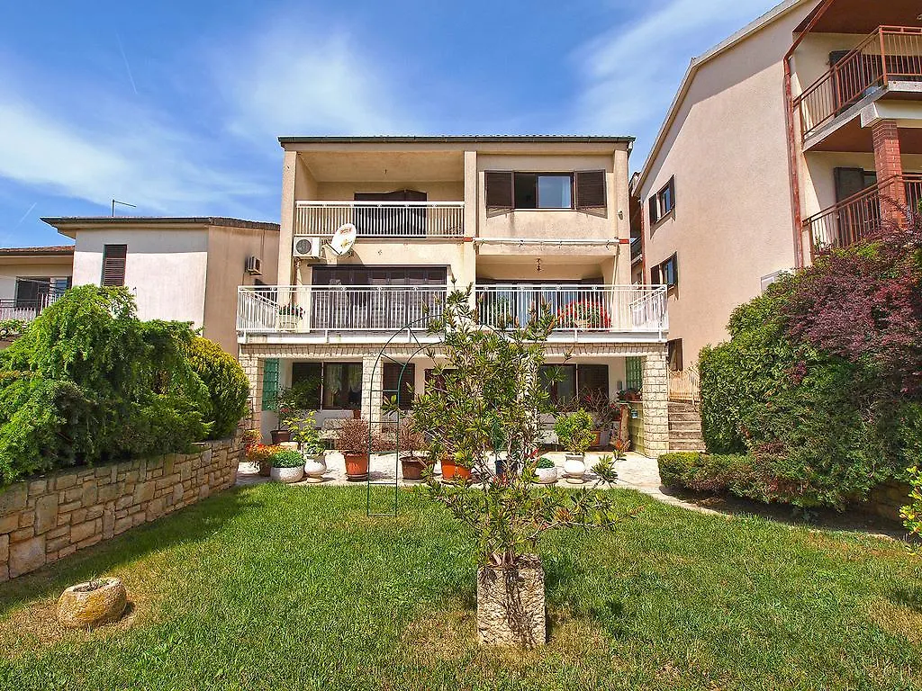 Apartment Damir 864 Pula 0*,